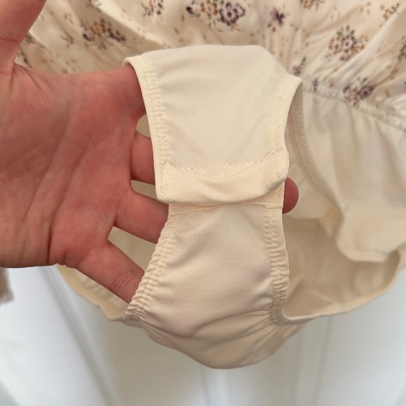 Pink Lily NWOT Silk Floral V-neck Long Sleeve Bodysuit - Picture 4 of 8